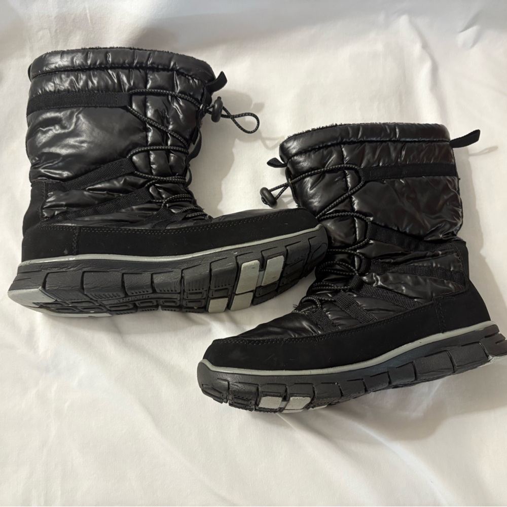 Khombu Black Quilted Winter Boots- Faux Fur Size 6M